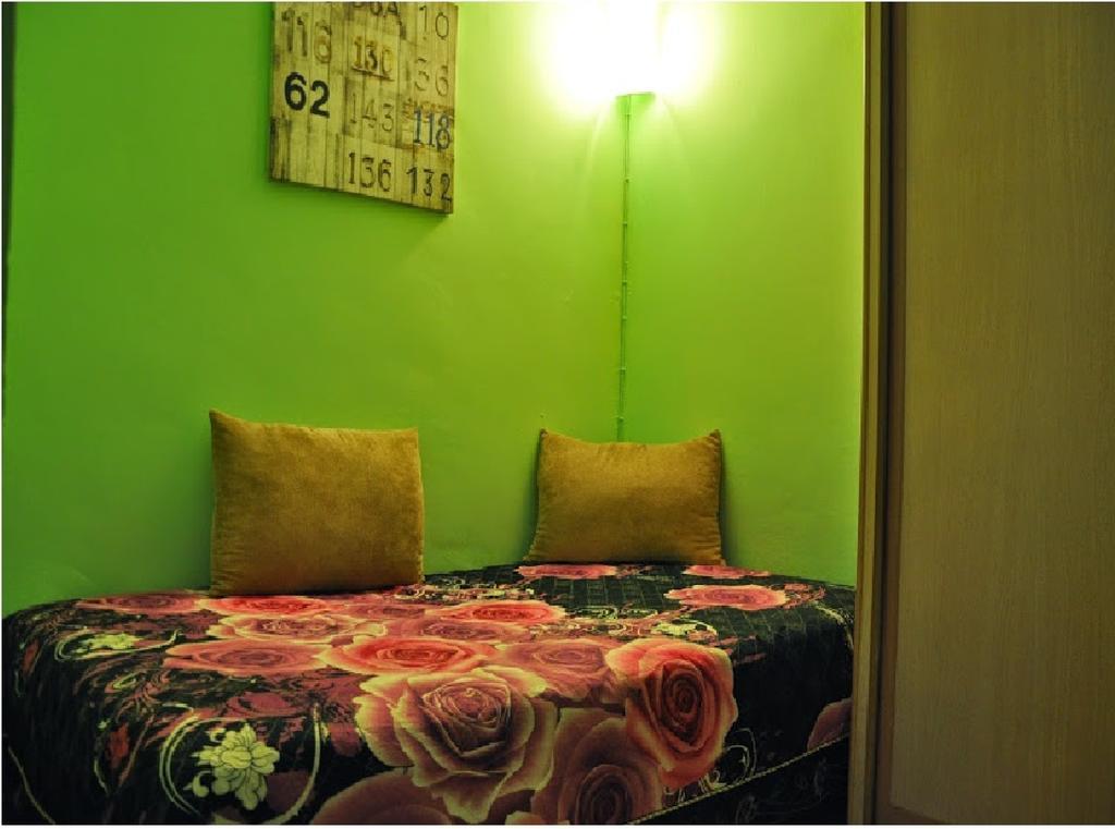 Arendaizrail Apartments - Almagor Street Petach Tikva Room photo